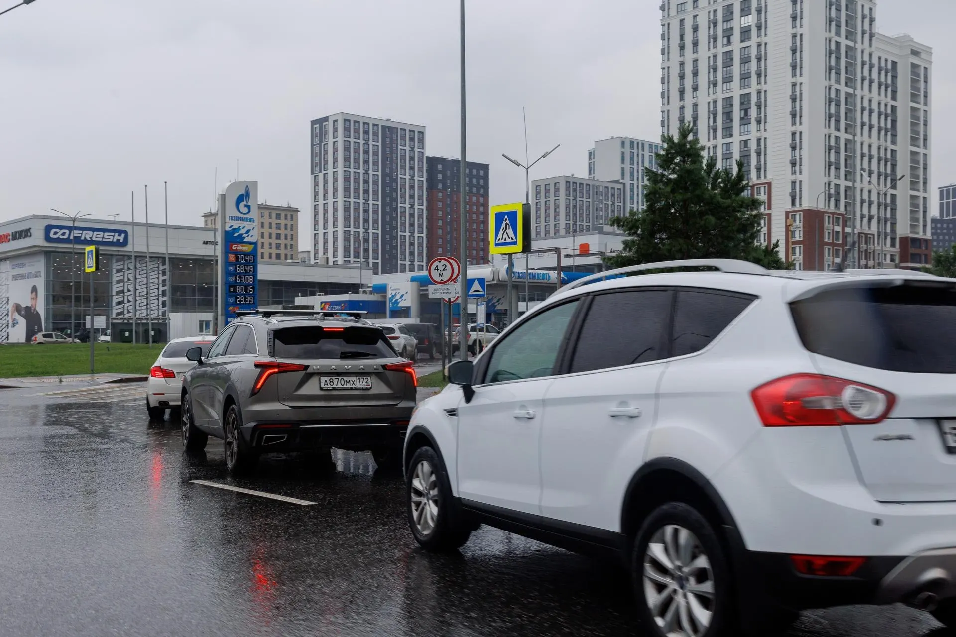 Власти ввели запрет на вывоз дизтоплива в попытке стабилизировать внутренний рынок и сдержать рост цен. Эксперты считают меру вынужденной и временной.
