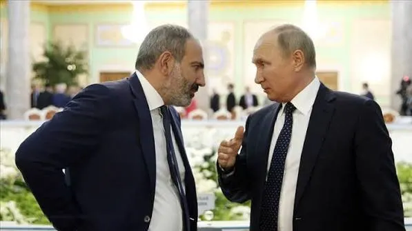 В телефонном разговоре с Владимиром Путиным премьер Армении заявил, что ограничения на экспорт армянских товаров противоречат армяно‑российской правовой базе и правилам ЕАЭС, и призвал принять меры; также обсуждалась возможная организация референдума о выборе между ЕС и ЕАЭС.