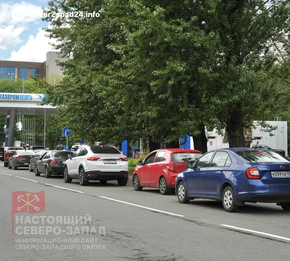 Службы поддержки крупнейших сетей в Петербурге перегружены: время ожидания на звонке достигает 15–20 минут, часть обращений сбрасывается автоматически.