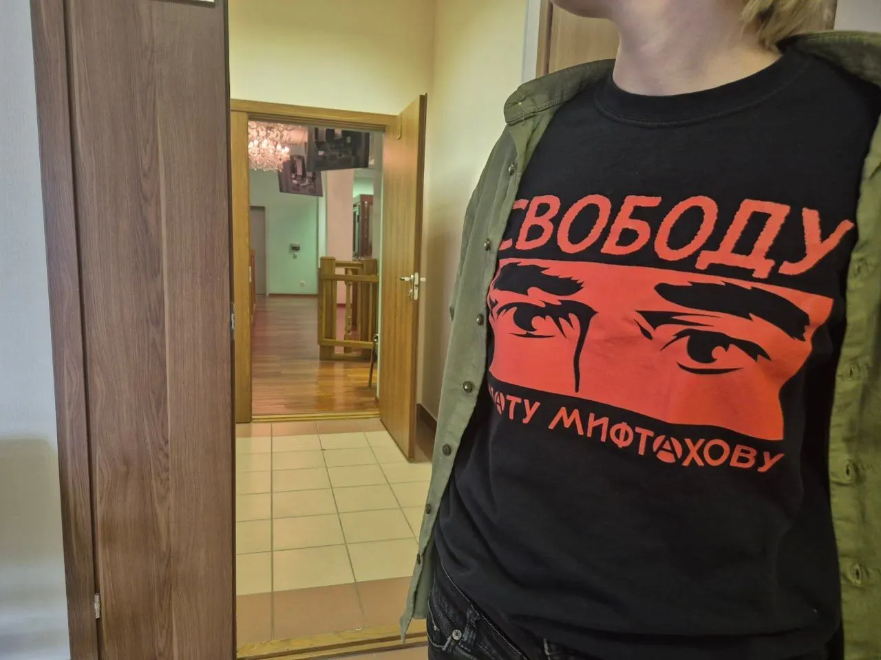 Лабытнангский городской суд признал незаконным отказ следователя заводить дело по заявлению о пытках Азата Мифтахова и обязал Следственный комитет возбудить уголовное дело.