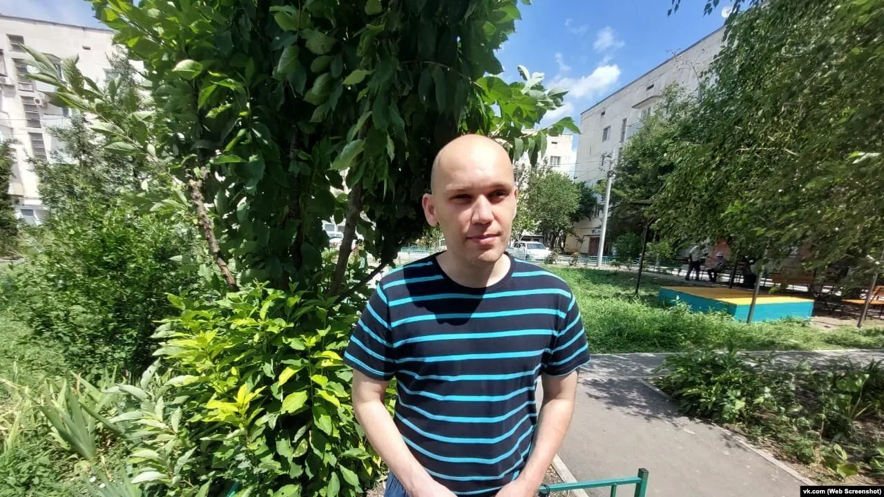 В обновлённый список участников «Крымской солидарности» вошли 137 человек, среди них инвалид первой группы Игорь Никитенко. Правозащитники предупреждают о рисках для здоровья и возможных юридических последствиях для включённых в реестр.