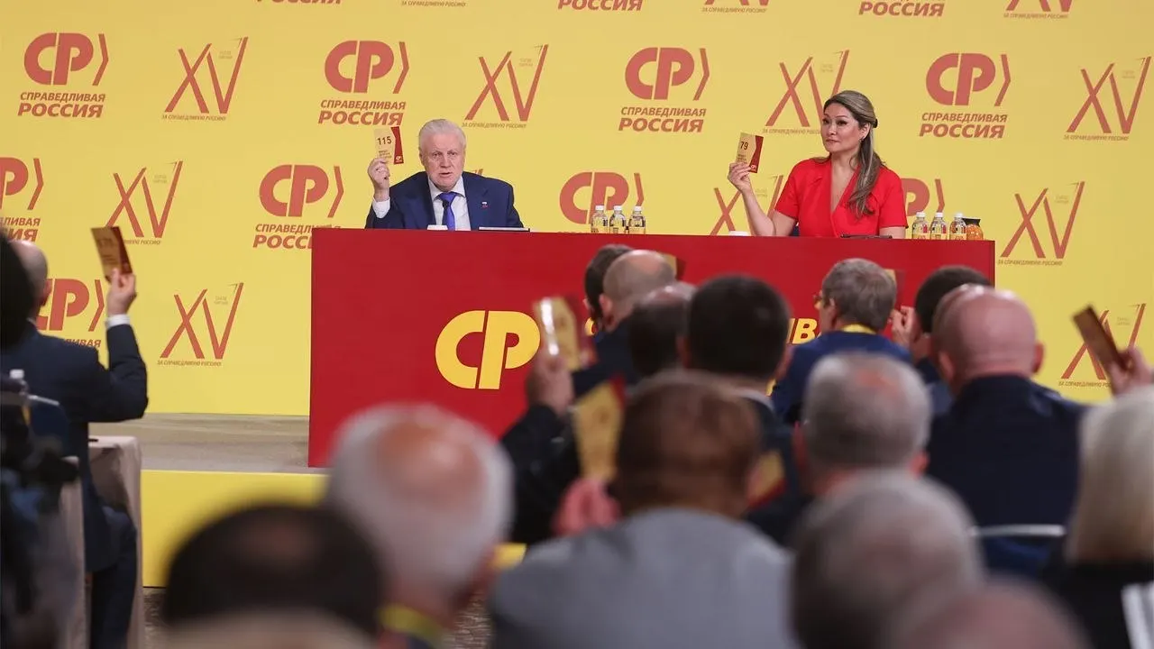Партия представила 487 кандидатов — 224 одномандатника и 263 по партийным спискам. В федеральной части списка — четыре лидера, 20 действующих депутатов и 17 участников СВО; при этом в последние годы в рядах партии были заметные потери региональных кадров.