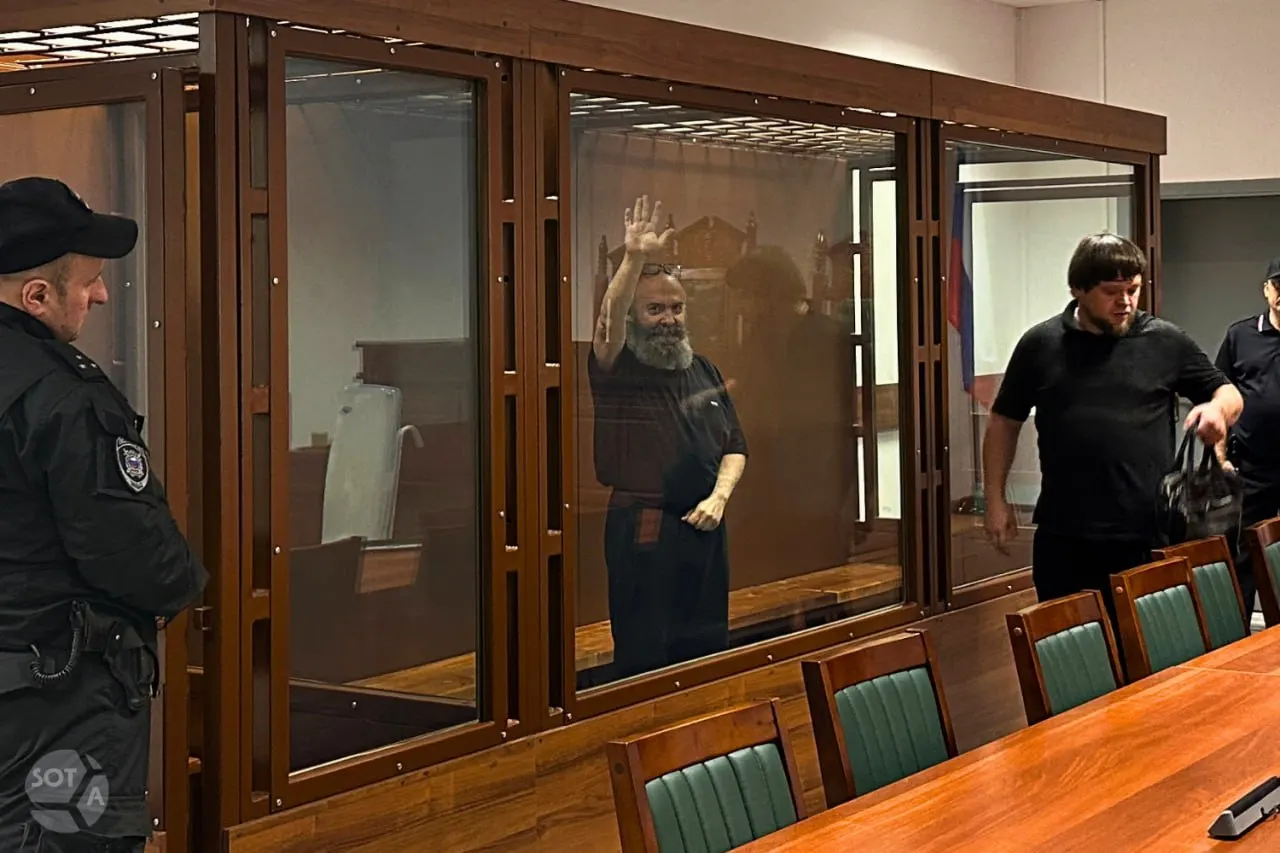 Санкт-Петербургский городской суд признал 54‑летнего Андрея Матушкина виновным в государственной измене и назначил ему 12 лет колонии строгого режима. Дело рассматривали в закрытом режиме.