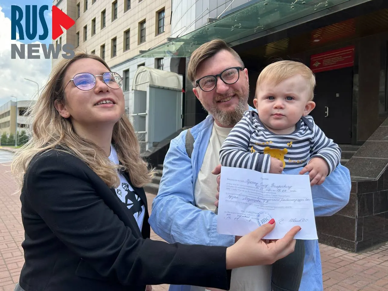 Олега Мухина задержали на 10 суток за размещение гиперссылки на соцсеть; апелляция оставила арест в силе, несмотря на наличие у него младенца и то, что уход за ребёнком лежит на супруге с инвалидностью.