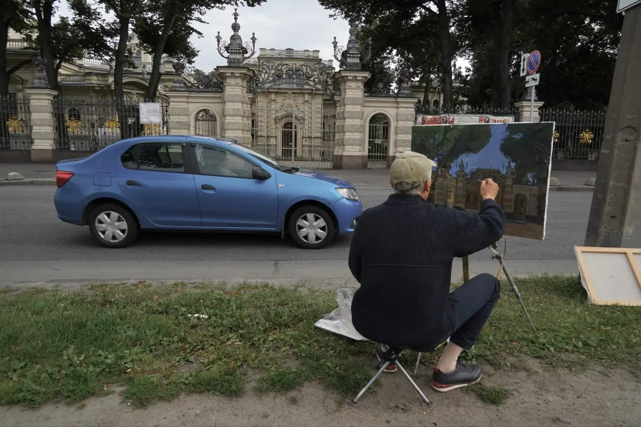 В Петербурге — задержания и новый памятник в Кронштадте. В мире — предложение Токаева о заморозке конфликта, мошенничества с «бензином без очереди», старт РПЛ и сбои ChatGPT.