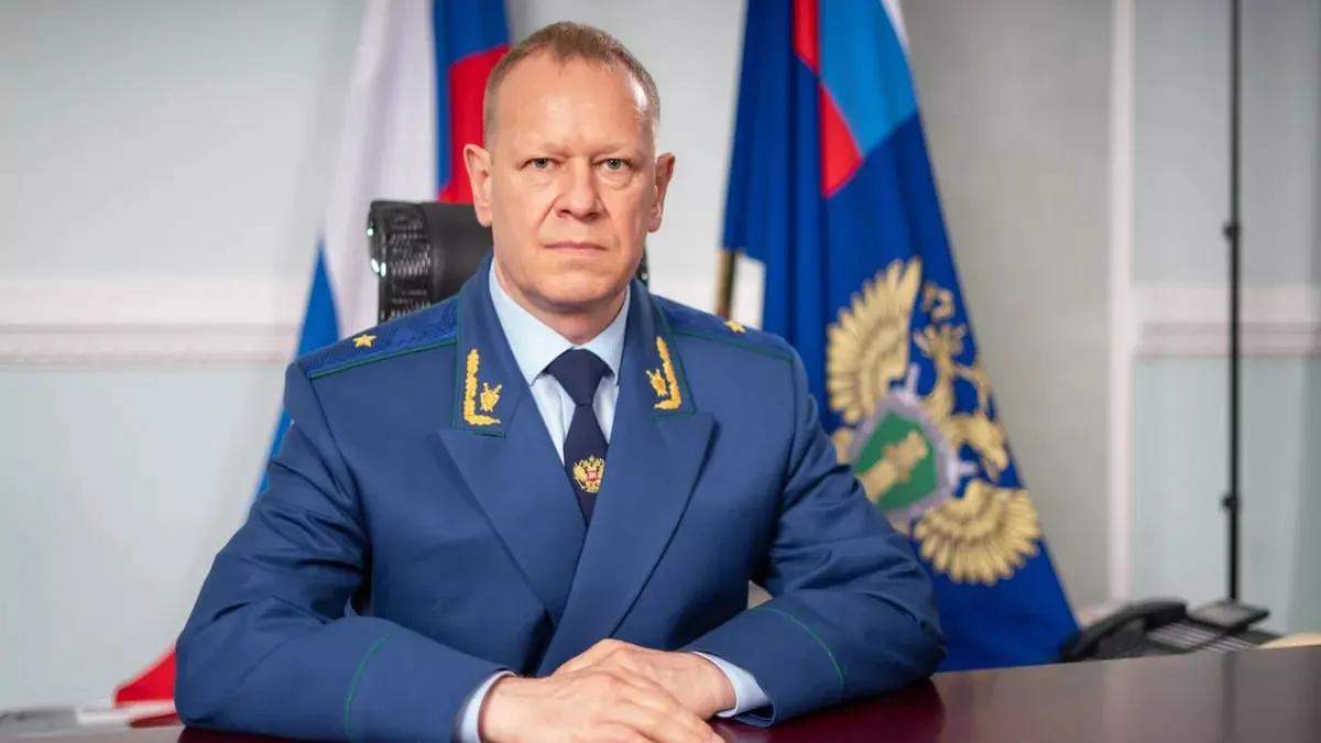 Президент направил в Совет Федерации кандидатуру начальника управления Генпрокуратуры по СФО Николая Рябова на согласование; консультации сенаторов по кандидатуре и другим назначениям запланированы на 16 июля.