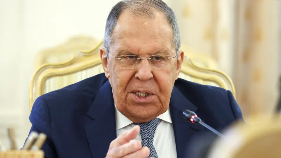 Глава МИД Сергей Лавров заявил, что Москва не прекратит боевые операции, пока не будут достигнуты цели, обозначенные президентом в июне 2024 года. Он также обвинил западные страны в срыве договорённостей и выдвижении ультиматумов.