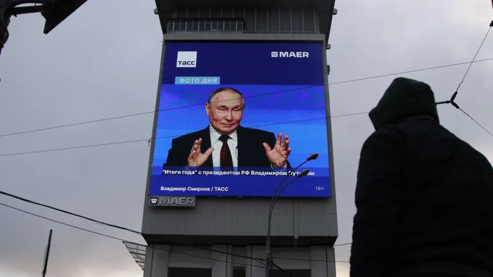 По итогам первого полугодия ВВП вырос на 0,3%. Гражданские отрасли входят в рецессию, военные расходы пока поддерживают статистику, но и они теряют темпы роста.