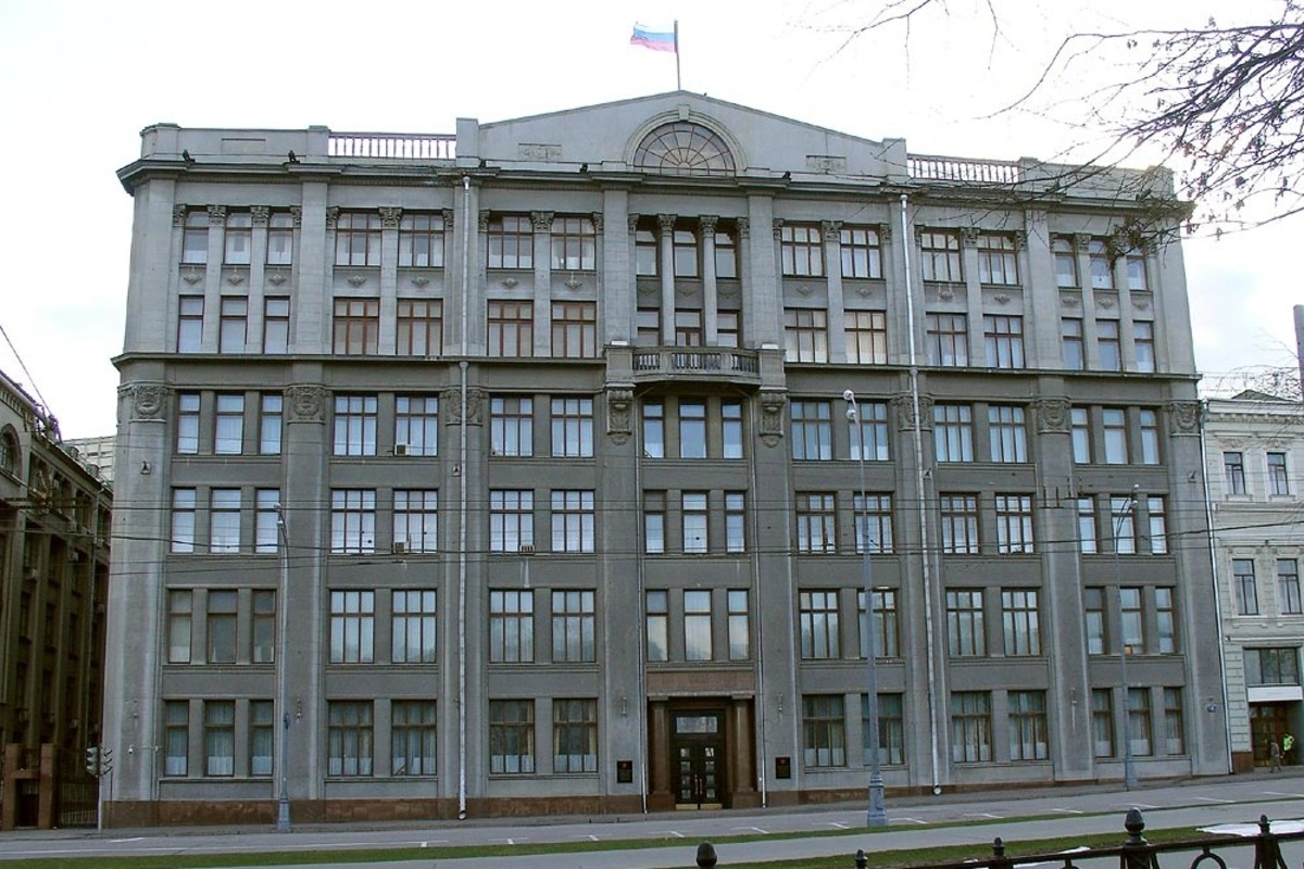 В администрации президента поручили подконтрольным медиа сократить публикации фото и видео с последствиями ударов ВСУ по российской территории и акцентировать материалы о результатах ударов российских сил по Украине, сообщили собеседники в провластных изданиях.