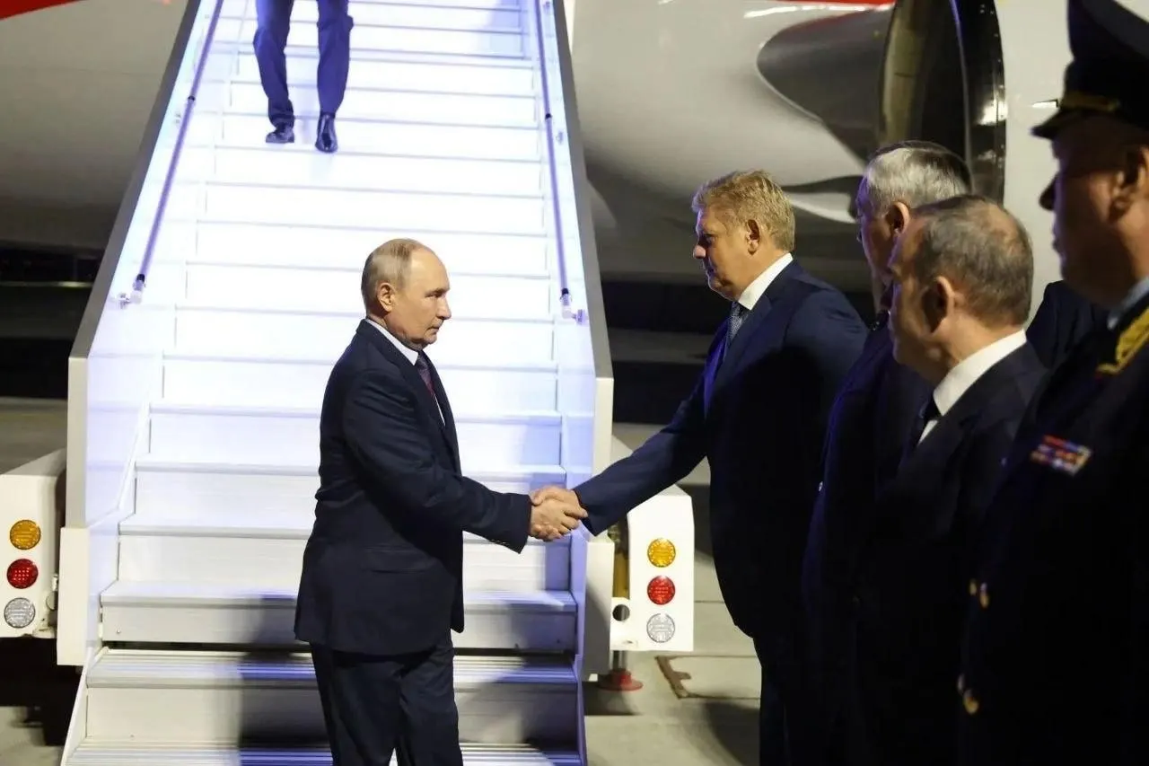 Президент прибыл в Новосибирск для церемонии открытия СКИФа — Сибирского кольцевого источника фотонов.