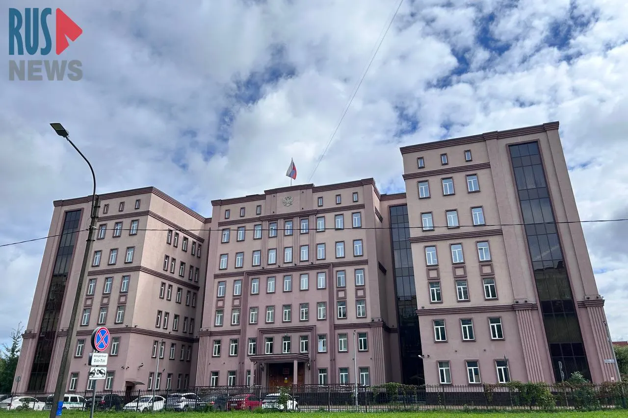 Защита требует исключить из доказательств спорные экспертные заключения; ранее суд признал одно из заключений недопустимым.