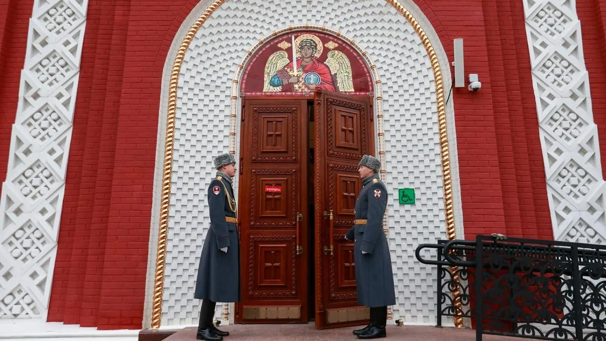 Суд города Санкт-Петербурга вынес штраф иеромонаху Афанасию за публикацию ссылок на запрещённые ресурсы в телеграм-канале; он покинул Россию в 2023 году после лишения сана за пацифистские взгляды и критику СВО.