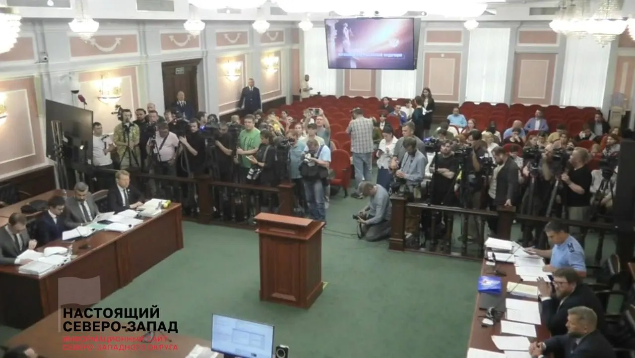 Партия «Родина» требует отмены регистрации федерального списка «Яблока», обвинив оппонентов в нарушениях и агитационных материалах; заседание проходит с участием журналистов и свидетелей.
