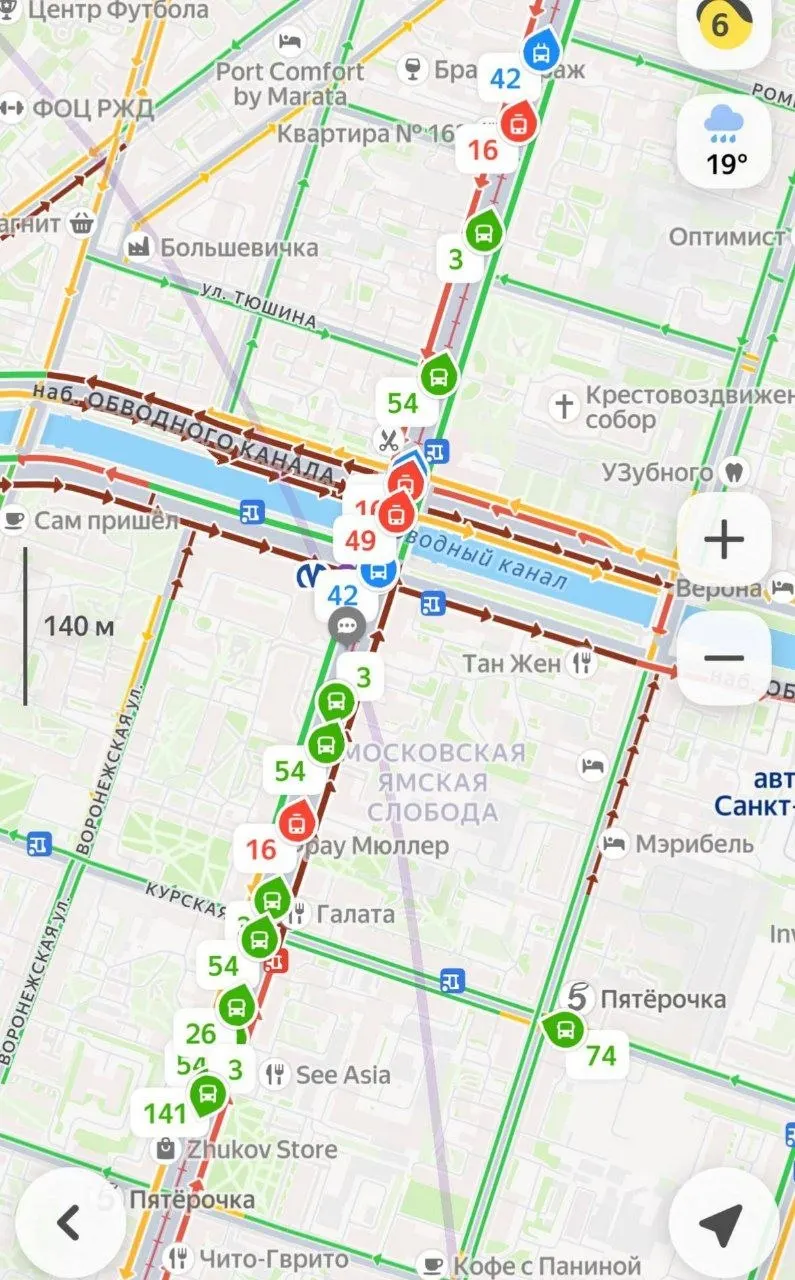 На Лиговском проспекте вновь образовалась плотная пробка: общественный транспорт застрял в заторе, ситуация вызывает задержки.
