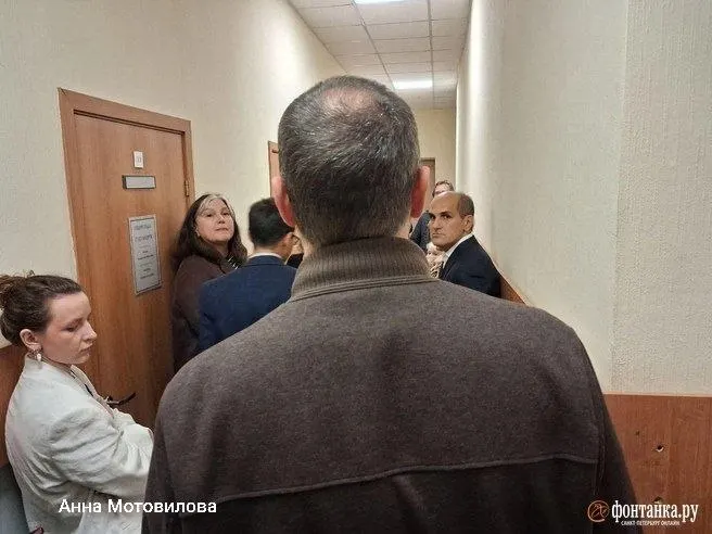После обрушения части здания в 2024 году жильцов пригласили в суд, чтобы обсудить возможность прекращения уголовного дела против подрядчика.