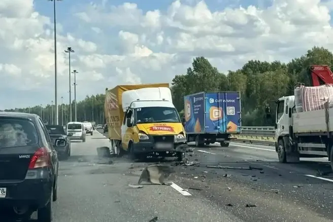 Дорожная авария на внешнем кольце КАД у Санкт-Петербурга: погиб один человек, выясняются обстоятельства.