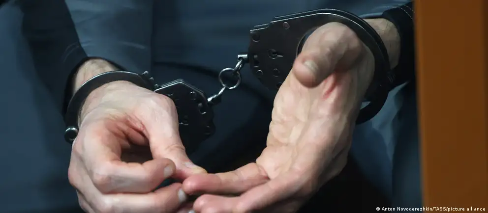 Задержание произошло в Санкт-Петербурге по делу о переводе средств на счет ФБК в 2021 году. Немецкий гражданин получает консульскую помощь.