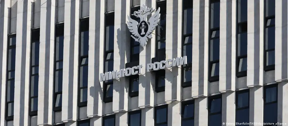 В новый состав реестра вошёл американский фонд защиты прав человека во главе с Юлией Навальной и ряд международных исследовательских центров и антивоенных групп.