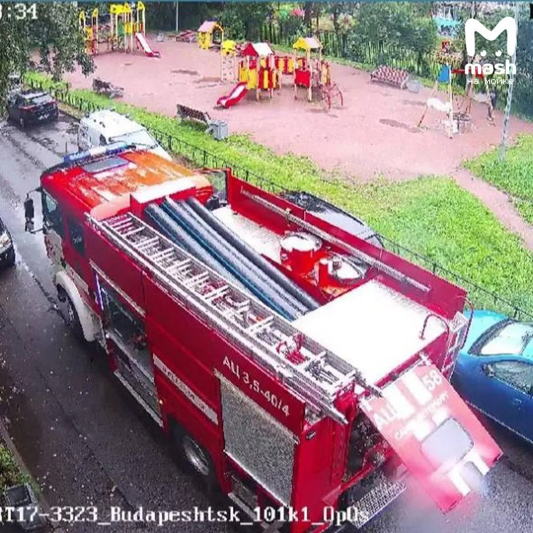 Пожар начался в детской комнате. Возбуждено уголовное дело о причинении смерти по неосторожности двум и более лицам, расследование контролирует прокуратура Фрунзенского района.