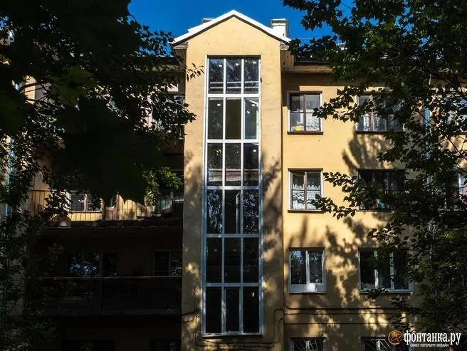 Жителям района Фарфоровский предлагают переселиться по соцнайму в удалённые районы; некоторые варианты — очень маленькие по площади, например 18 кв.м на семью из пяти человек.