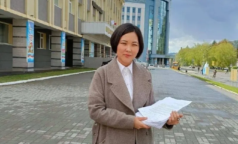 Активистка Аруна Арна направила открытое письмо Минюсту, заявив о существовании схемы посадки смелых граждан через заказные экспертизы и присвоение статуса иноагента; в качестве примера она привела своё дело, за которое получила пять лет колонии за изменённые тексты песен.