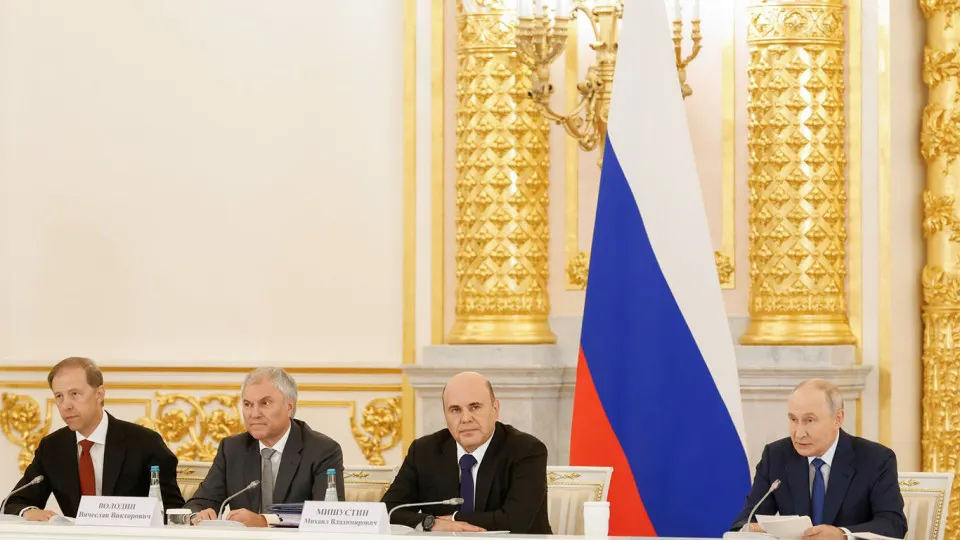 Обсуждаются планы по трудоустройству ветеранов и мерам поддержки их возвращения к гражданской жизни.
