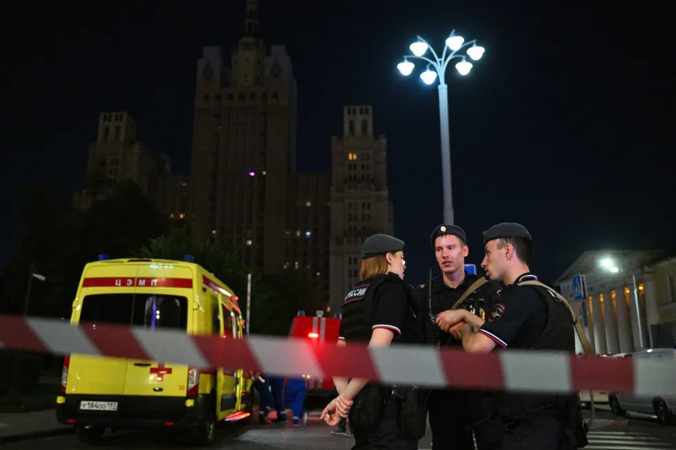 В итальянском ресторане в центре Москвы произошёл взрыв; по предварительным данным, погибло пять человек, десятки пострадали. Расследование продолжается; рассматриваются различные версии.