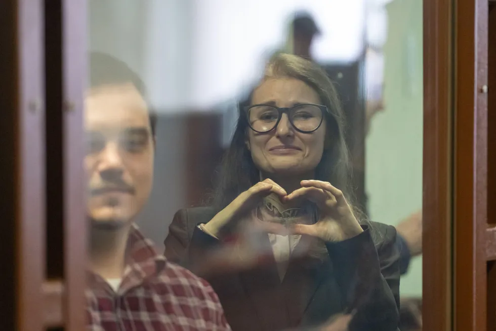 Шесть фигурантов дела получили сроки от 6 до 12 лет; самый длительный — 28-летней Анне Архиповой из Новосибирска, которая ранее вышла из движения.