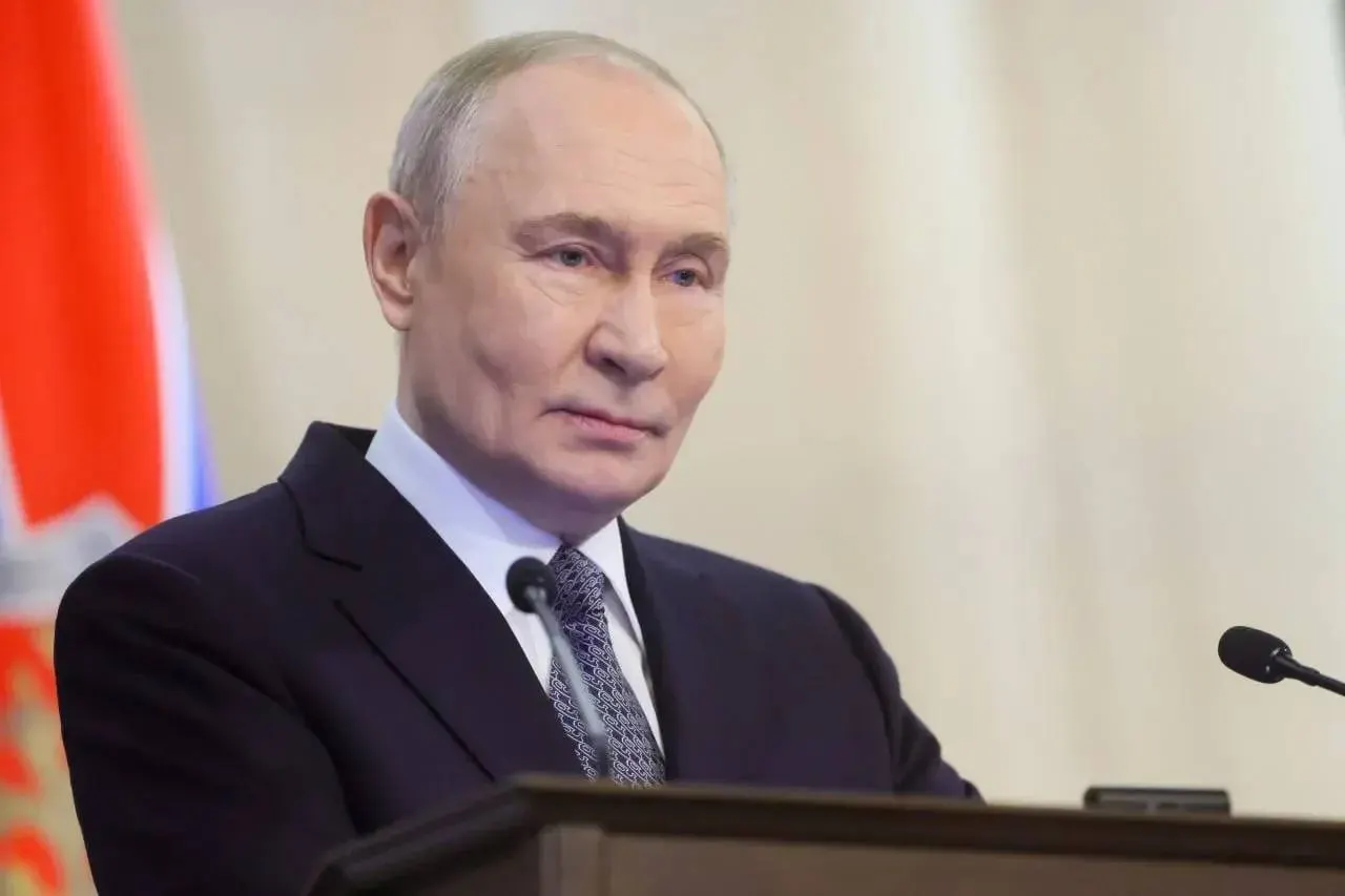 Президент поздравил военнослужащих и ветеранов Воздушно‑десантных войск, подчеркнув их мужество и вклад в обеспечение обороноспособности страны.