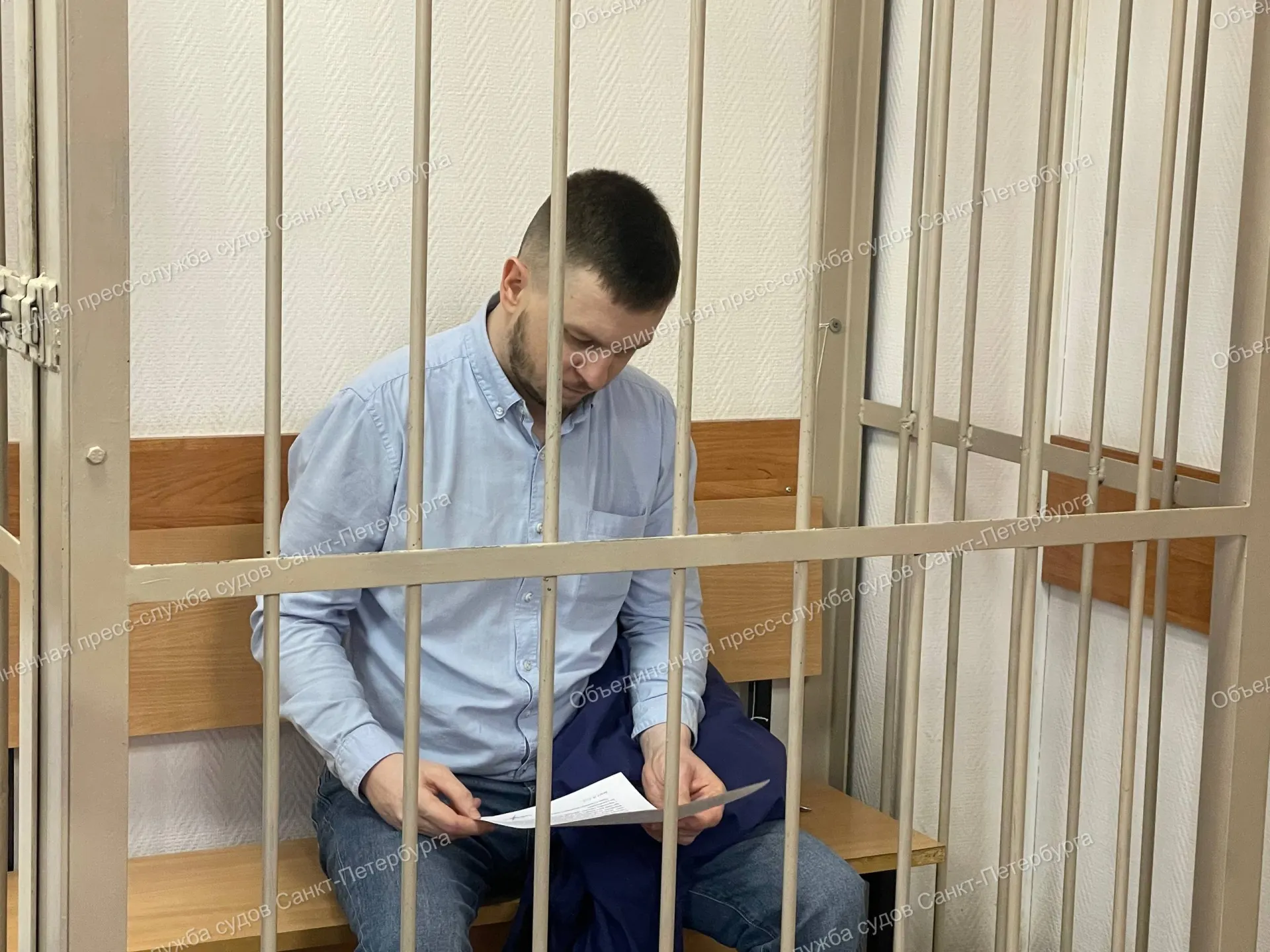 Суд в Санкт-Петербурге вынес наказание бывшему начальнику управления механизации СПб ГБУ «Мостотрест» за взятки: 10 лет колонии строгого режима и штраф 15 млн рублей; следствие оценивает сумму взяток в 6,5 млн.