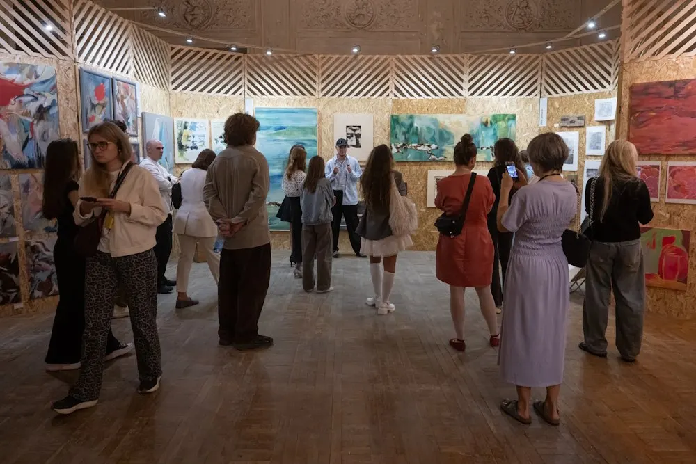 Шестая арт-ярмарка Third Place Art Fair на Литейном объединяет более 80 участников и богатую программу.