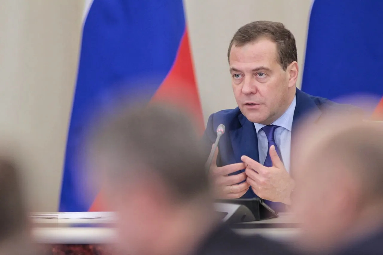 Лидер Единой России сообщил, что противостояние с Западом не прекратится после завершения СВО, и задачи воспитания общества сохраняются как за пределами, так и внутри страны.