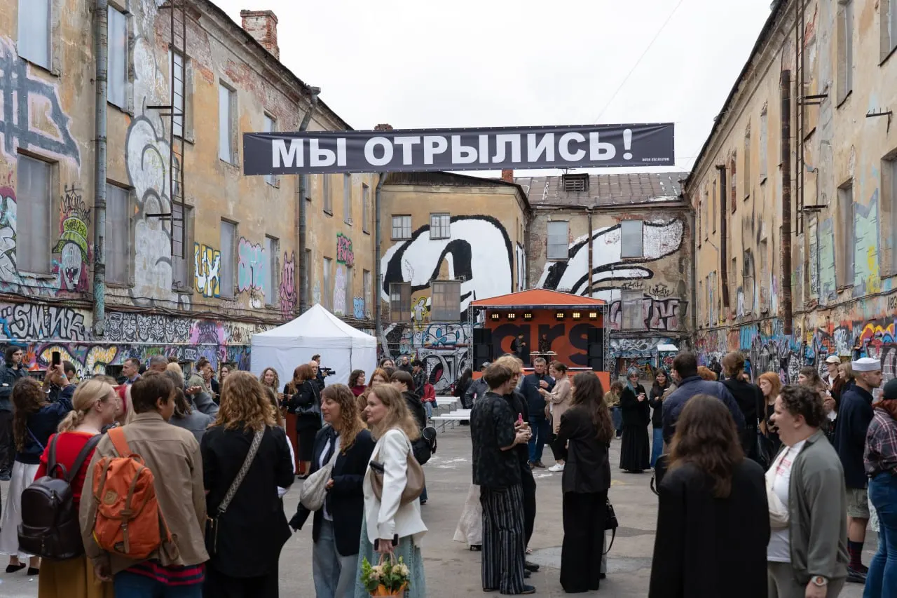 С 21 по 23 августа на набережной Фонтанки откроется ярмарка ARS: участники, билеты от 500 рублей, лекции и экскурсии. История здания и планы реконструкции дополняют программу.