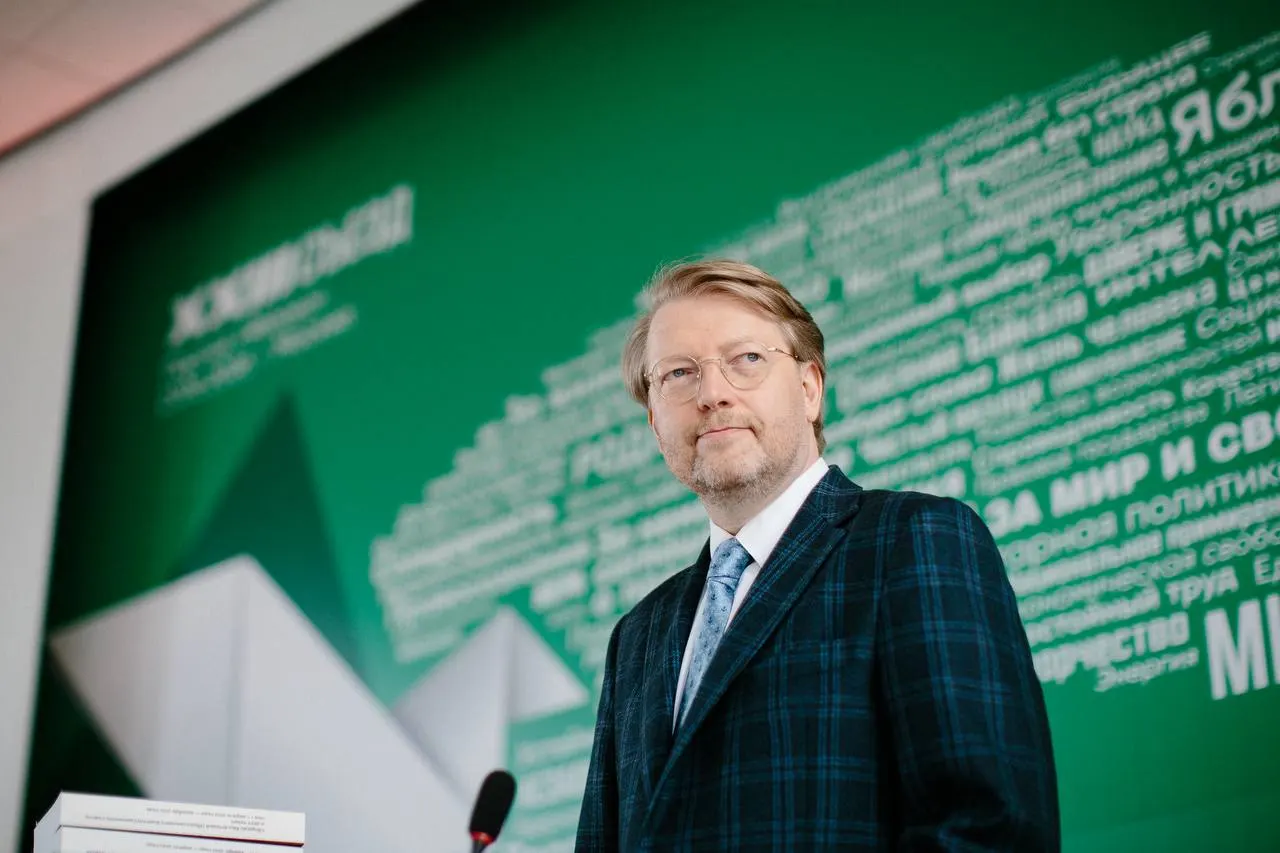 Руководство партии заявило об отсутствии связи с зарубежной поддержкой и обсудило создание штаба, призывающего голосовать против войны и политики власти.