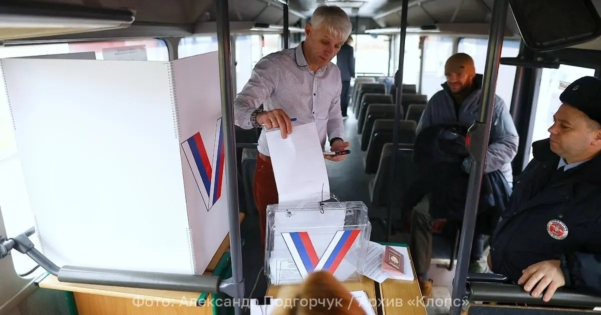 На погранпереходах Мамоново-II — Гжехотки и Багратионовск с 18 по 20 сентября запустят мобильные участки для голосования граждан РФ, проживающих в Польше. Голосовать можно три дня с 10:00 до 18:00; приграничные избирательные комиссии будут работать и в Псковской и Ленинградской областях.