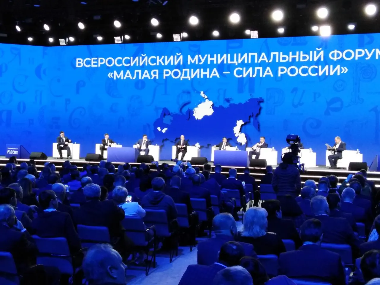 Указ устанавливает ежегодность форума и наградной церемонии; за организацию отвечает Сергей Кириенко, организатор — Всероссийская ассоциация развития местного самоуправления.