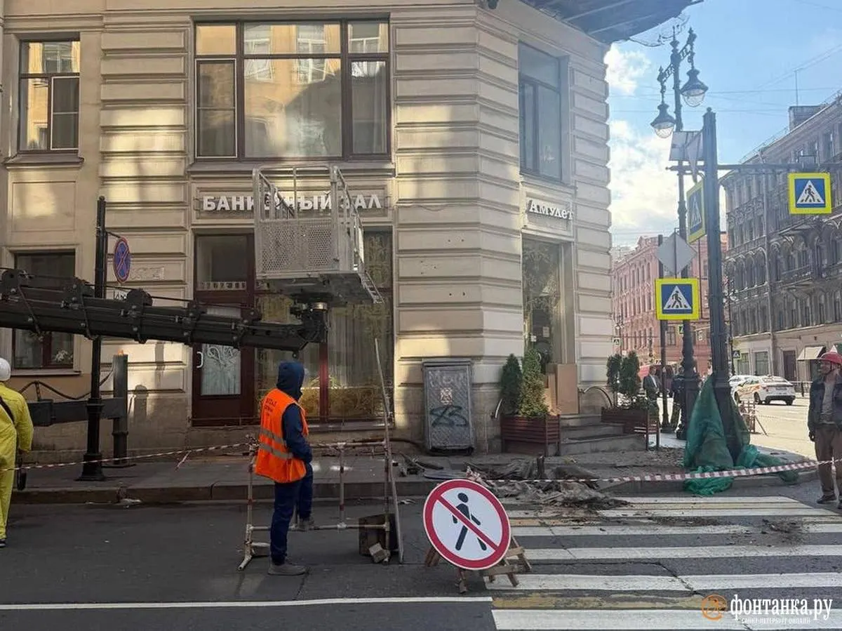 В центре города продолжаются плановые работы по обследованию балконов; власти заверяют, что мероприятия проходят по плану и предусматривают усиление защиты.