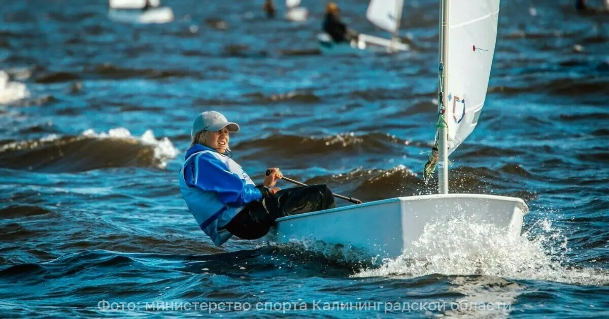 Даниил Королёв, воспитанник спортивной школы олимпийского резерва Пионерского, выиграл первенство России по парусному спорту в классе «Оптимист» на турнире в Санкт-Петербурге, одержав победу над более чем 170 яхтсменами из 22 регионов.