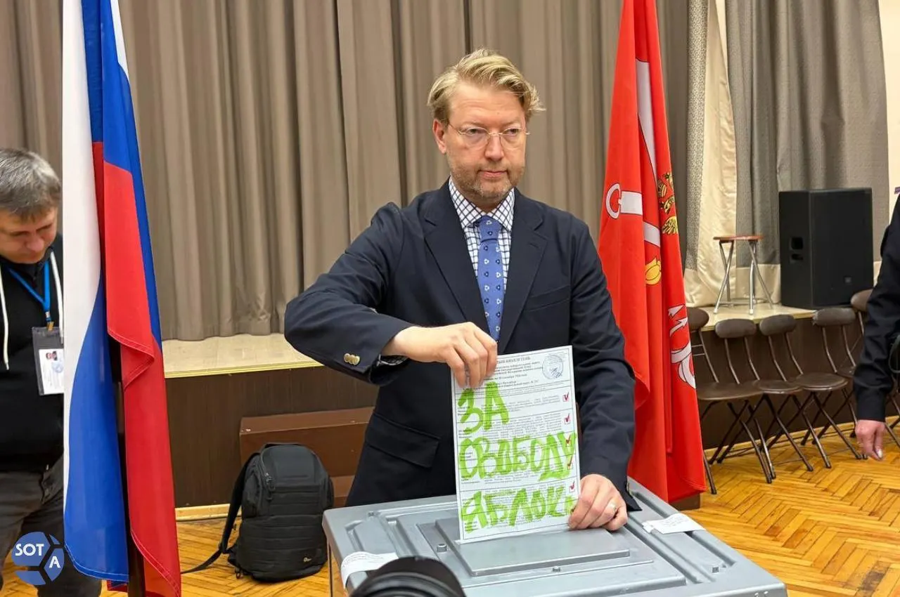 Лидер партии «Яблоко» Николай Рыбаков обвиняется в мелком хулиганстве; дело передано в Выборгский районный суд Санкт-Петербурга.