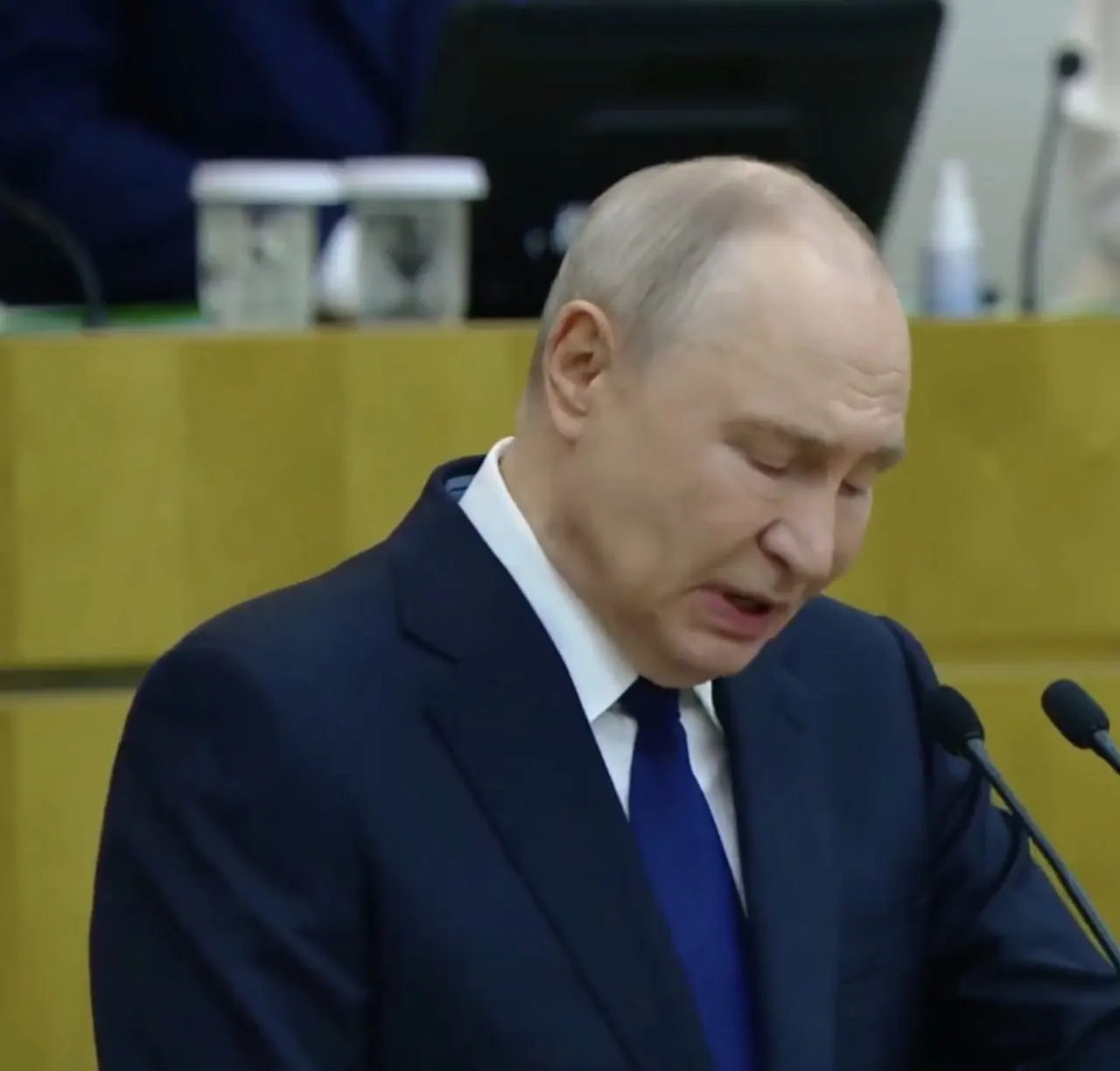 Путин отметил устойчивость экономики и финансовой системы и призвал депутатов поддержать военнослужащих и их семьи.