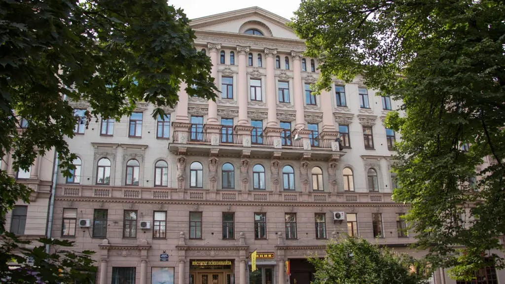 На время судебного разбирательства вуз останется в здании по адресу Большой проспект, 18.