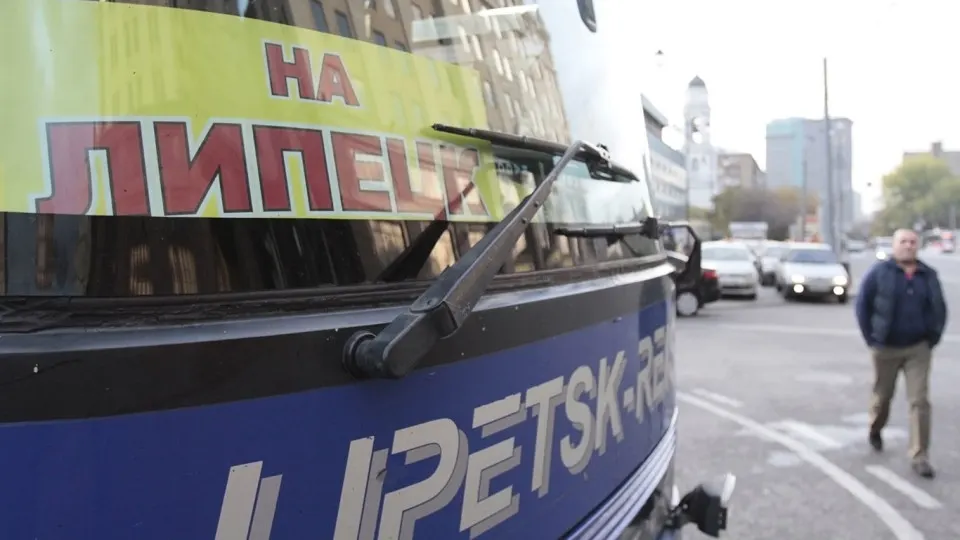 За лето 2026 года спрос на междугородние автобусы во всей стране заметно вырос на фоне закрытых аэропортов и дефицита топлива.