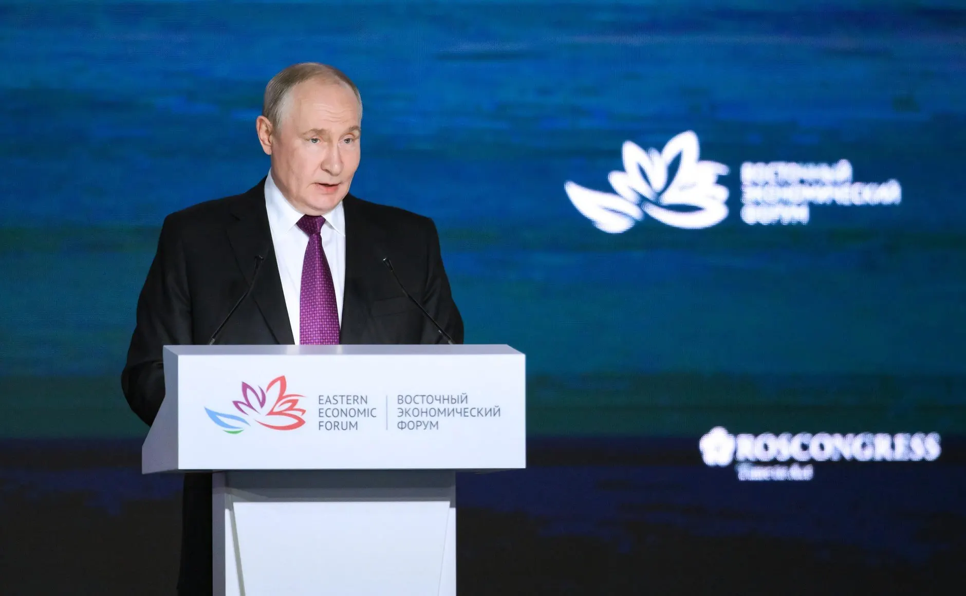 Президент обозначил демографию как ключевой вызов и подчеркнул, что рождаемость зависит от множества факторов; текущие события не являются основным фактором снижения рождаемости.