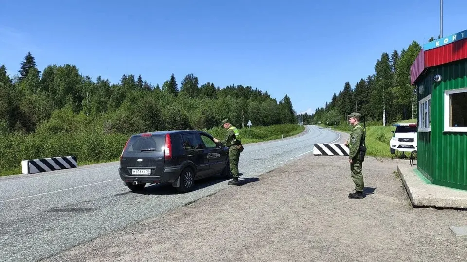 В Карелии усилены проверки на контрольном посту Шуя; сообщается о создании нового КПП возле Рауталахти и об усилении охраны границы в регионе.