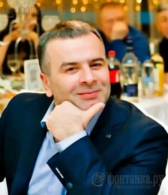 Петербургский предприниматель, якобы возглавлявший преступное формирование в похоронной сфере, задержан в Анталье по красному уведомлению Интерпола; обвинения включают мошенничество и попытку подбросить наркотики свидетелю.