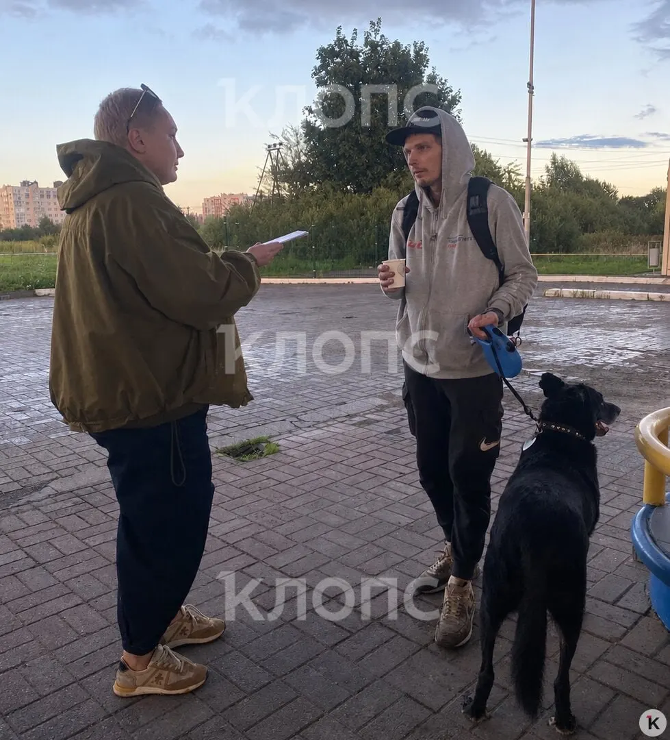 33-летний Максим оказался без жилья после расставания и переезда в Калининград, живёт в палатке и ищет работу и жильё. Местные волонтёры помогают найти варианты поддержки.