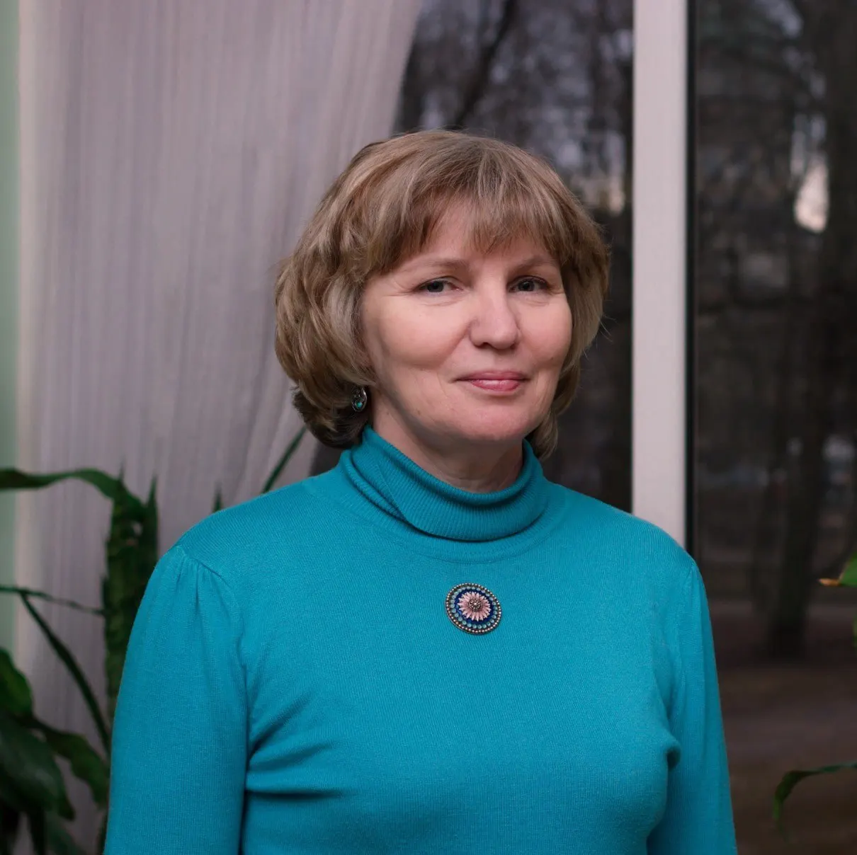 65-летнюю заведующую кафедрой всеобщей истории уволили после того, как руководство расценило её старые публикации в соцсетях как демонстрацию экстремистской символики; она утверждает, что это политическое давление.