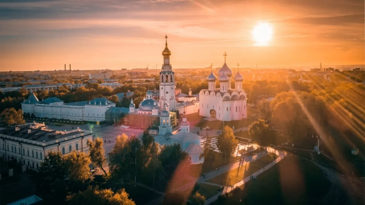 Кредиты для покрытия бюджетных дыр в Мурманской области, голосование в Петрозаводске, усиление на границе Ленинградской области с Эстонией, подозрения в фальсификациях в Петербурге, арест в Коми и арт‑объект на тему выборов.