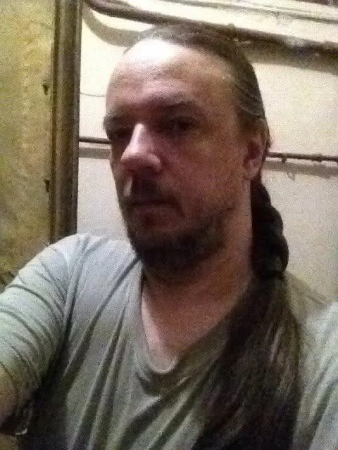 В Петербурге задержали блогера по уголовному делу о призывах к прекращению существования России и агитации к сдаче в плен военнослужащих; ранее сообщалось о задержании по данному делу.