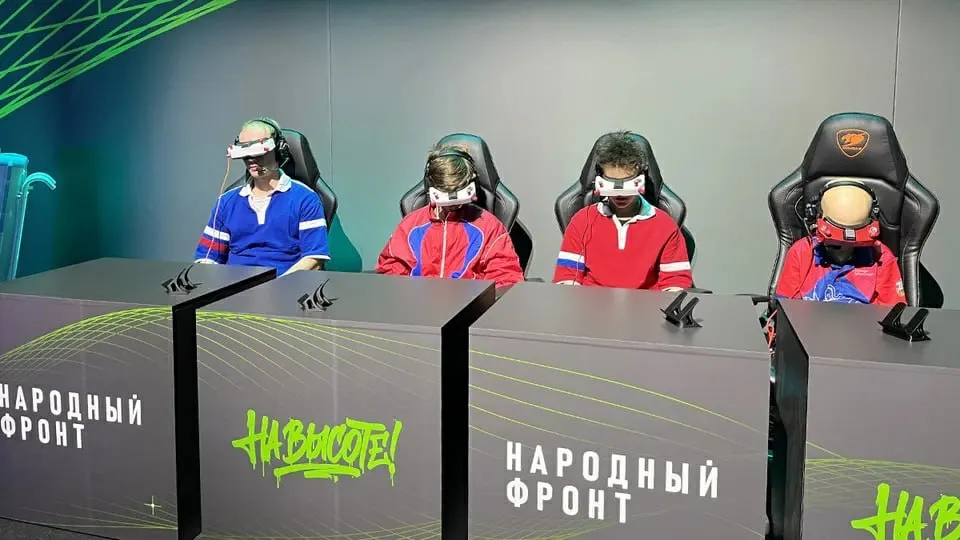 В пилотных регионах стартуют курсы по управлению FPV-дронами, программированию и обслуживанию, в рамках проекта «На высоте!»